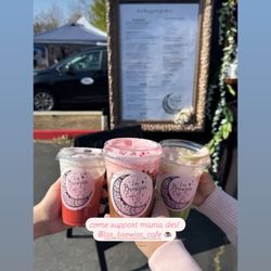 Las Brewjas Cafe - A few Valentine menu selections
Red Velvet Latte
Chocolate Covered Strawberry Latte
Raspberry & Cream Matcha