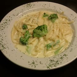 Star Cafe - Fettuccini Alfredo w/ broccoli