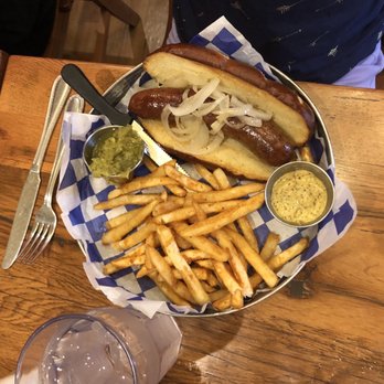 Altdorf Biergarten - Germán Hot Dog - German Near Me - Fredericksburg, Texas