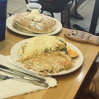 The Omelet House - American Near Me - Stockton, California