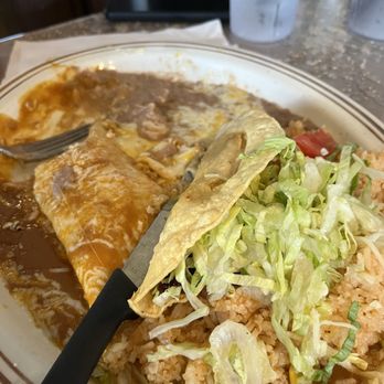 El Farolito - Combo plate - Mexican Near Me - Placentia, California El Farolito - Combo plate - Mexican Near Me - Placentia, California
