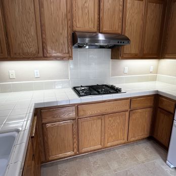 Dolly's House Cleaning - The kitchen didn't even look this clean when we moved in! - Home Cleaning Near Me Dolly's House Cleaning - The kitchen didn't even look this clean when we moved in! - Home Cleaning Near Me