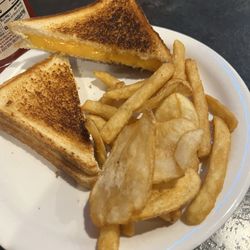 Chain O Lakes Bar & Grill - Kids grilled cheese
