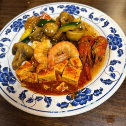 Mandarin Gourmet - Big fresh shrimp, tasty crawfish, maipo tofu, mushrooms etc.