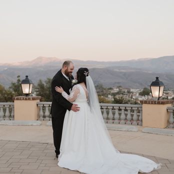 Beverly Hills Bridal Exchange - Bridal Near Me - Corona, California