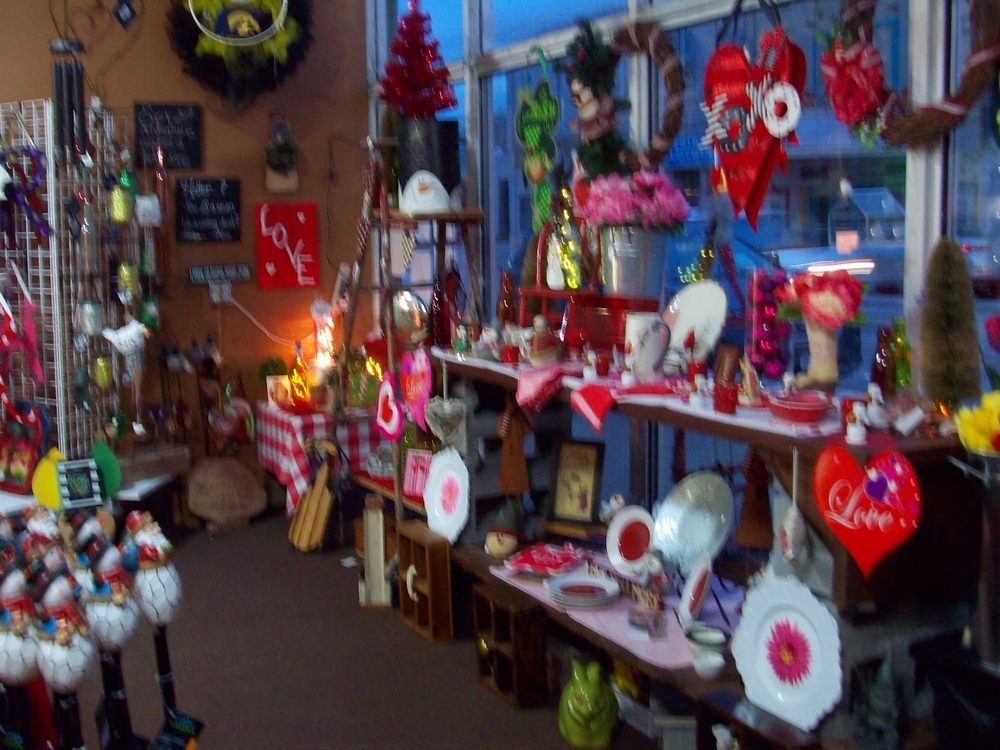 FISHER’S PETALS & POSIES Updated September 2024 25 Photos 410 E