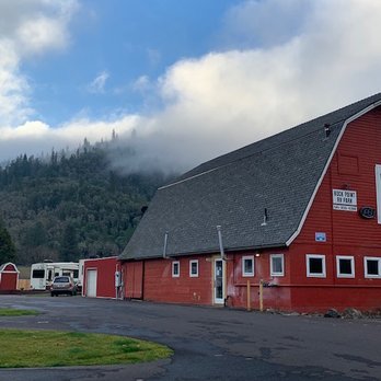 Rock Point RV Park - Beautiful pic of mountains that surround Rock Point RV Park. - RV Parks Near Me - Gold Hill, Oregon