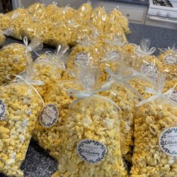 Doc Popcorn - Ontario Mills - Popcorn wedding favors