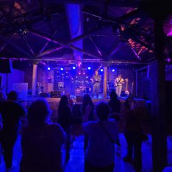 Middle Ages Brewing Company - Plenty of room for everyone to enjoy live music.