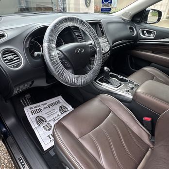 4 Evershinin Mobile Detail - Front steering wheel and area with all the extra details that set them apart like the wheel cover and floor covers - Auto Detailing Near Me 4 Evershinin Mobile Detail - Front steering wheel and area with all the extra details that set them apart like the wheel cover and floor covers - Auto Detailing Near Me