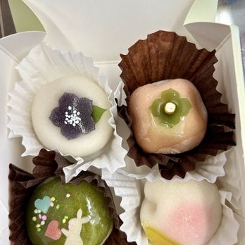 Chikara Mochi - Pretty pies of mochi in the 4 pack box - Bakeries Near Me - Gardena, California Chikara Mochi - Pretty pies of mochi in the 4 pack box - Bakeries Near Me - Gardena, California