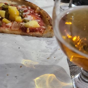 Tarantula Hill Brewing - Gluten Free Pizza was good - Breweries Near Me - Thousand Oaks, California
