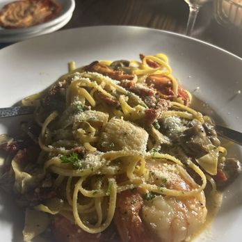 Napoli Kirkwood - Spaghetti with shrimp and scallops - Italian Near Me - Kirkwood, Missouri Napoli Kirkwood - Spaghetti with shrimp and scallops - Italian Near Me - Kirkwood, Missouri