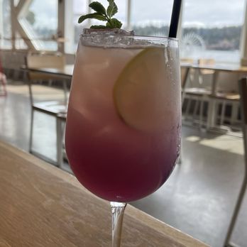 Jetties Waterfront Kitchen + Drink - New American Near Me - Lake Arrowhead, California