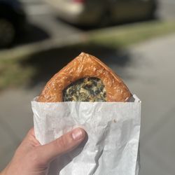 Soleluna - Spinach and feta croissant
