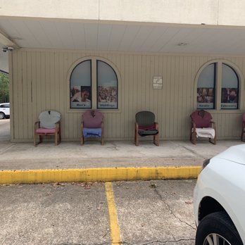 Bella VF Salon - Not sure who would sit in these... but I'm assuming they're they for people waiting. - Hair Salons Near Me - New Caney , Texas