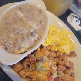 Aromas - Biscuits and gravy, scrambled eggs, and loaded country potatoes - Buffets Near Me - Fresno, California