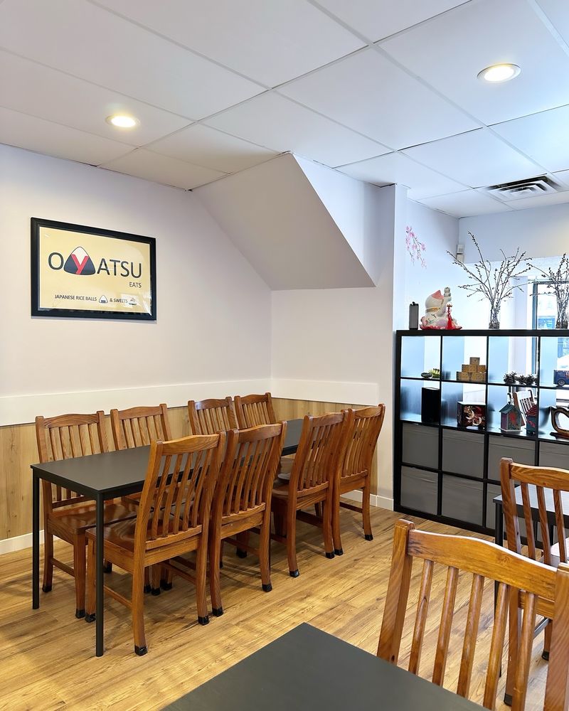 Oyatsu Eats Logo