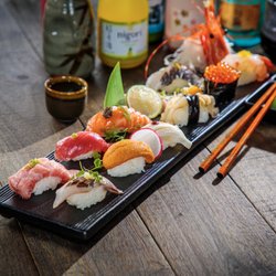 Japanese Castle Sushi & Roll - Paramount 