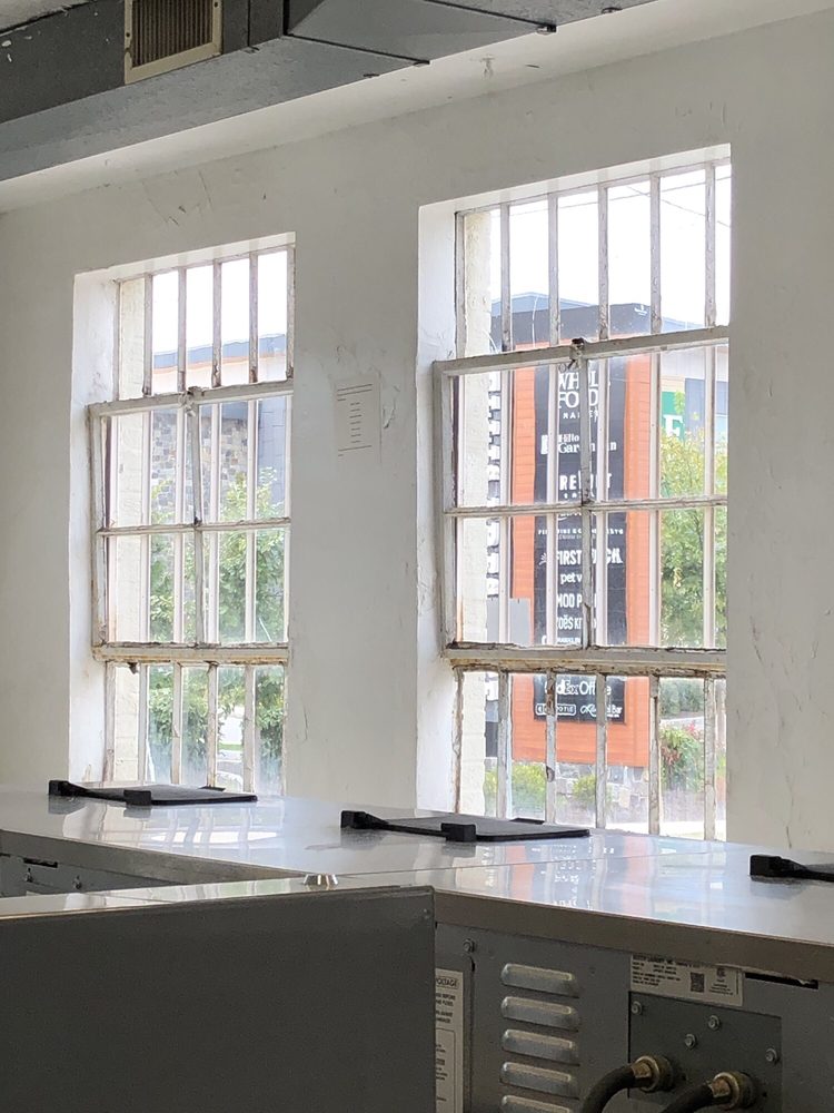 NEWTOWN SQUARE LAUNDROMAT Updated September 2024 13 Photos 11