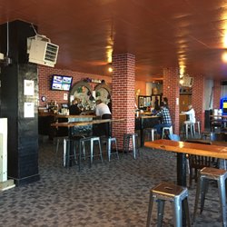 Hoot's Bar and Grill - Interior