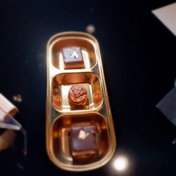 Flutes Champagne Bar - Milk and raspberry chocolate