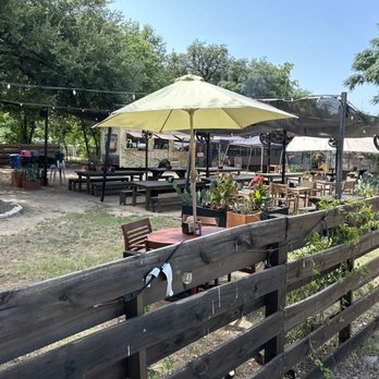 Micklethwait Craft Meats - Outside seating - Food Trucks Near Me - Austin, Texas