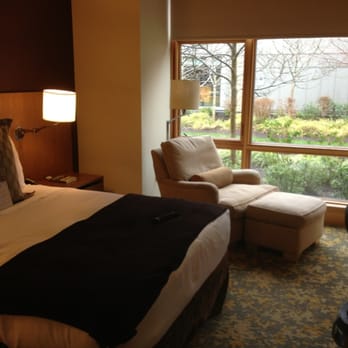 Cedarbrook Lodge - Bedroom with an outside view. So relaxing. - Hotels Near Me - SeaTac, Washington