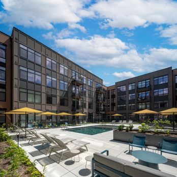 Otis - Relaxing Courtyard Pool - Apartments Near Me - Richmond, Virginia