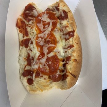 Mama Bears - a slice of pepperoni pizza - Food Trucks Near Me - Alvin, Texas Mama Bears - a slice of pepperoni pizza - Food Trucks Near Me - Alvin, Texas