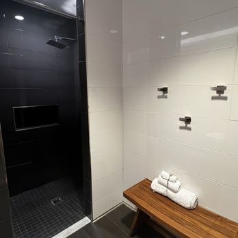 Delta Sky Club - Comfortably sized private shower room - Airport Lounges Near Me - Seattle, Washington