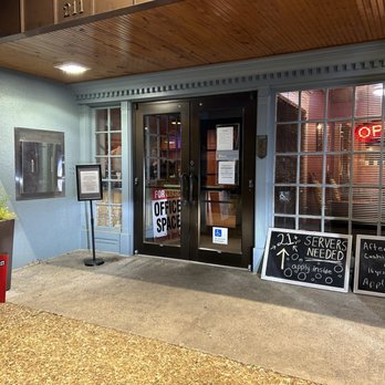 Fox's Pizza Den - Pizza Near Me - McComb, Mississippi