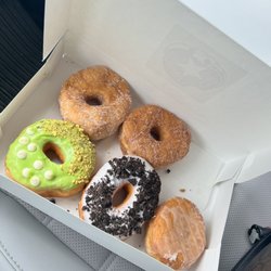 Lonestar Donuts - Dulce de leche filled, Oreo, pistachio, cinnamon and sugar donuts and the lovely old fashion that I ate