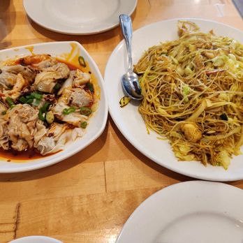 New Canton Restaurant - On the left is wonton with chili sauce and on the left is Singaporean rice noodles. - Chinese Near Me - San Carlos, California