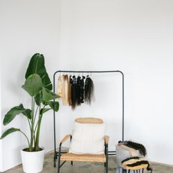 I Am Chic - IAmChic provides hair extensions for guest to purchase. From blonde to our kinky curly texture