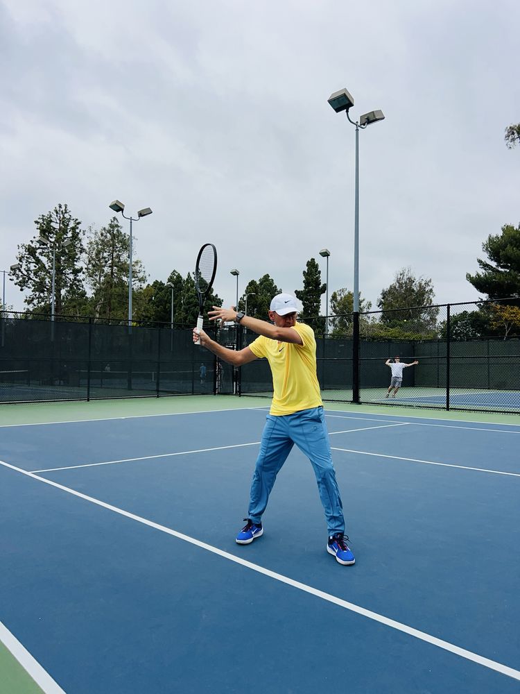 Eli's Tennis Logo