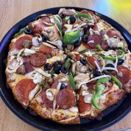 Great pizza, big space, and lots of games for kids. Perfect for parties.