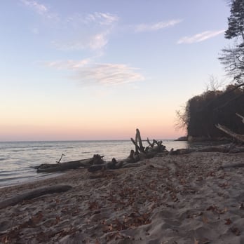 Bayfront Park - another view of the cliff - Beaches Near Me - Chesapeake Beach, Maryland