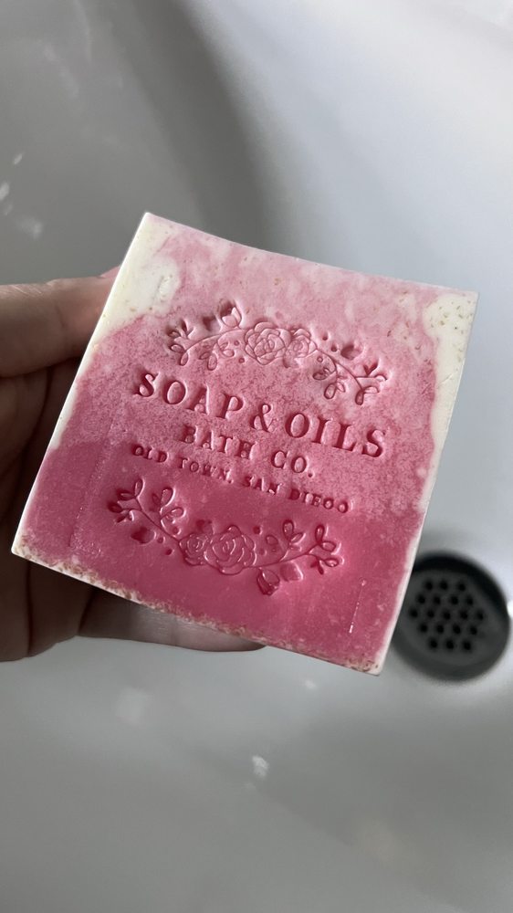 Soap & Oils Bath Co Logo