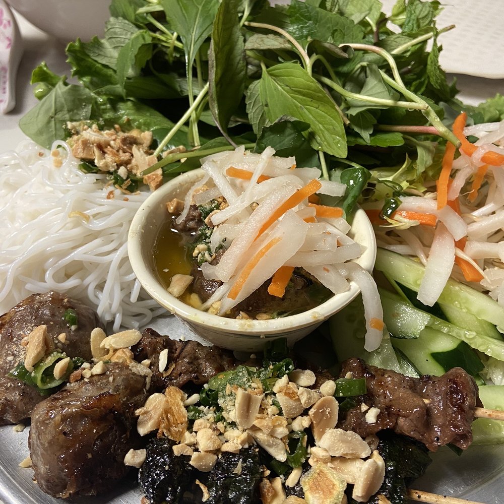 Super Pho - Waialae - A beautiful spread of meat and veggies - Vietnamese Near Me - Honolulu, Hawaii Super Pho - Waialae - A beautiful spread of meat and veggies - Vietnamese Near Me - Honolulu, Hawaii