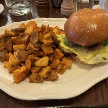 The Smith - Sandwich & home fries - New American Near Me - New York, New York