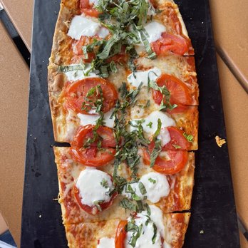 Finneys Crafthouse - Porter Ranch - Margherita flatbread - New American Near Me - Porter Ranch, California Finneys Crafthouse - Porter Ranch - Margherita flatbread - New American Near Me - Porter Ranch, California