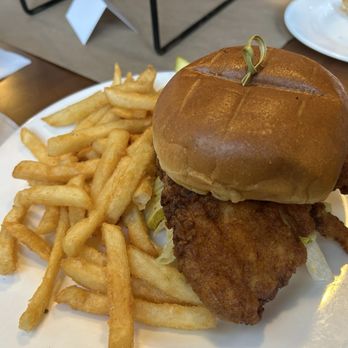 Craft 31 - Dill Fried Chicken Breast Sandwich - Pizza Near Me - Williamsburg, Virginia Craft 31 - Dill Fried Chicken Breast Sandwich - Pizza Near Me - Williamsburg, Virginia