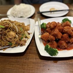 Mama Wong - Lo mein and General Tso's Chicken