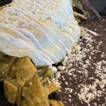 Buen Dia - Creamy green Chilaquiles - Mexican Near Me - El Paso, Texas