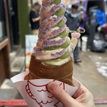 Taiyaki NYC - Yuzu matcha swirl - Desserts Near Me - New York, New York Taiyaki NYC - Yuzu matcha swirl - Desserts Near Me - New York, New York
