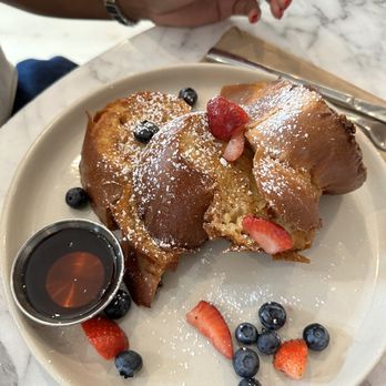 Hatch 44 Cafe - French toast - Cafes Near Me - Metuchen, New Jersey