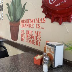 Taqueria Victoria - Inside decor