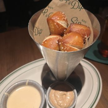 Gus' Sip & Dip - Pretzel Bites - Pubs Near Me - Chicago, Illinois Gus' Sip & Dip - Pretzel Bites - Pubs Near Me - Chicago, Illinois