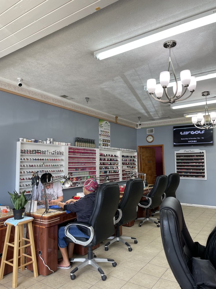 SILK ROYAL NAILS Updated September 2024 15 Photos 1911 S Mannheim